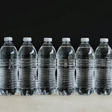 Nguy hại từ nước uống đóng chai nhựa bị nóng